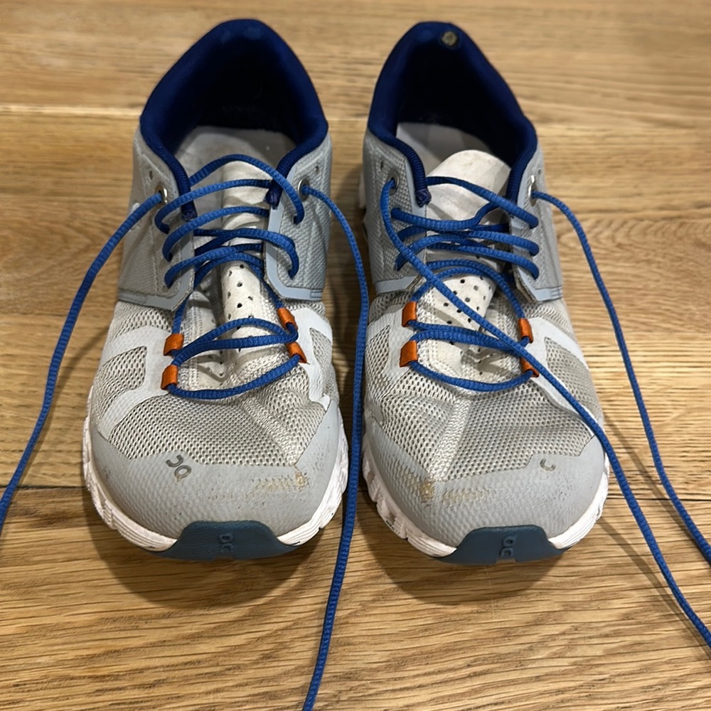 On Cloud 5 Running Shoes Size 8